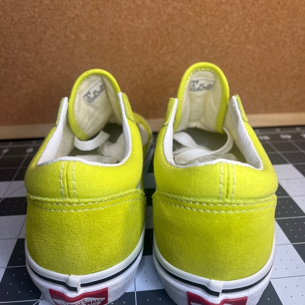 Vans old skool 
Brand new
NWOT
Lemon green - Picture 5 of 8